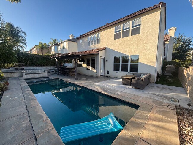 Building Photo - Stunning 5-Bedroom Pool Home with Private ...