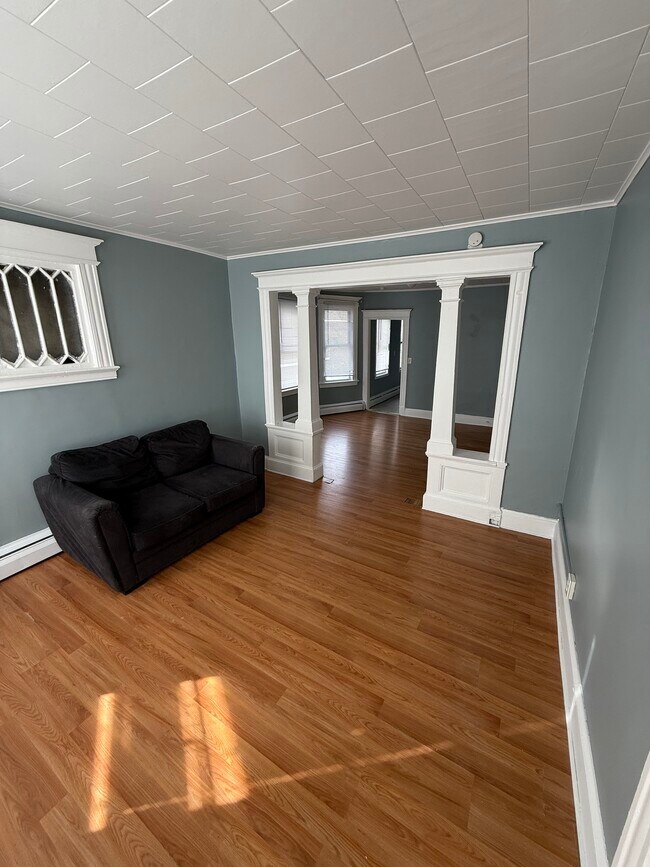 Building Photo - 76 Lounsbury Ave