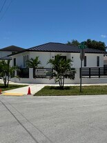 Building Photo - 920 SW 71st Ave