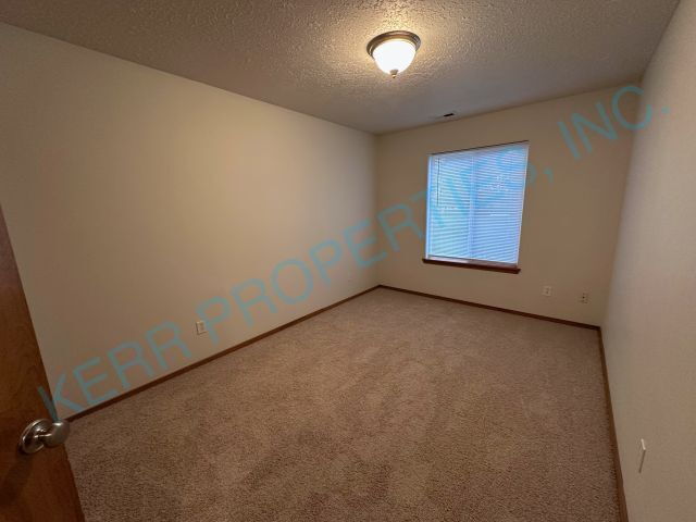 Building Photo - 1594 NE Cleveland Ave