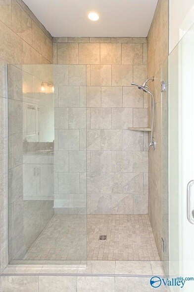 Building Photo - 125 River Springs Ct