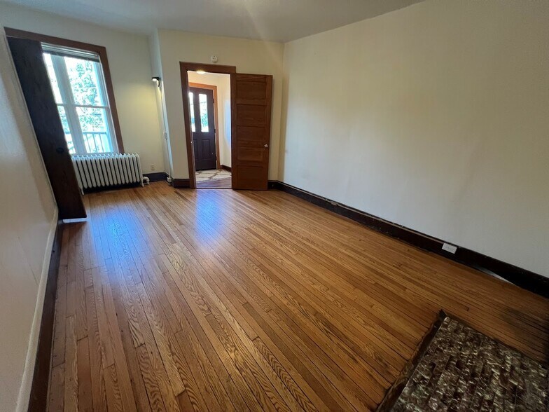 Building Photo - 601 E Gorham St