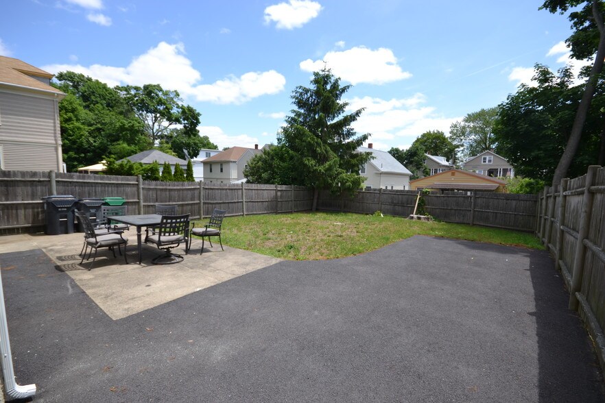 Building Photo - 105 Radcliffe Ave