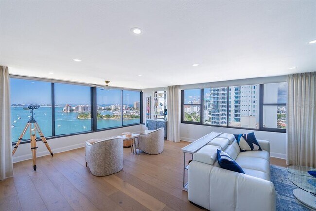 Building Photo - 770 S Palm Ave