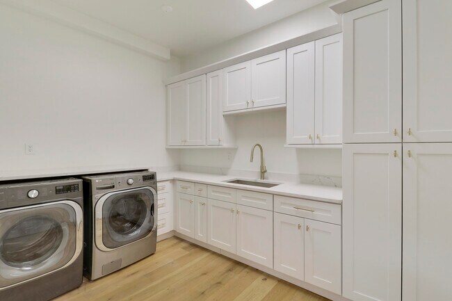 Building Photo - 142 Segovia Way