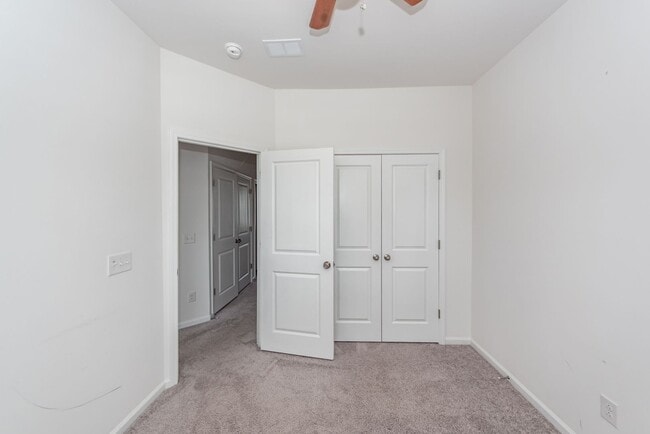 Building Photo - 4 Bedroom, 3.5 Bathroom Townhome in Foxbank Plantation - Moncks Corner