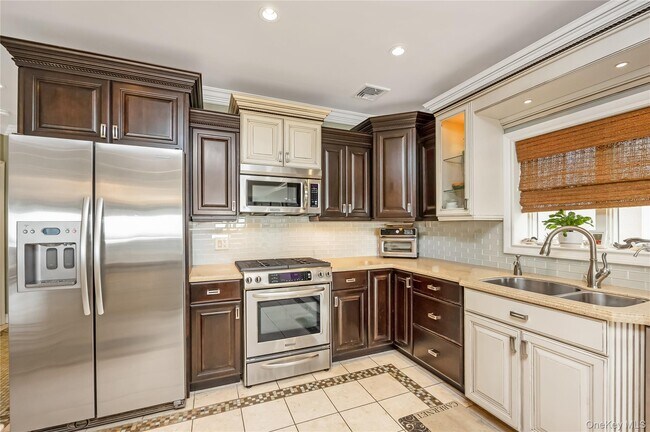 Building Photo - 1051 Oceanfront