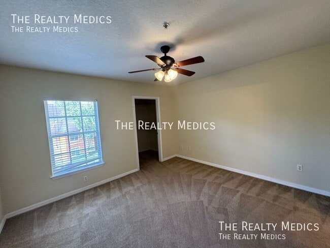 Building Photo - 700 Crest Pines Dr