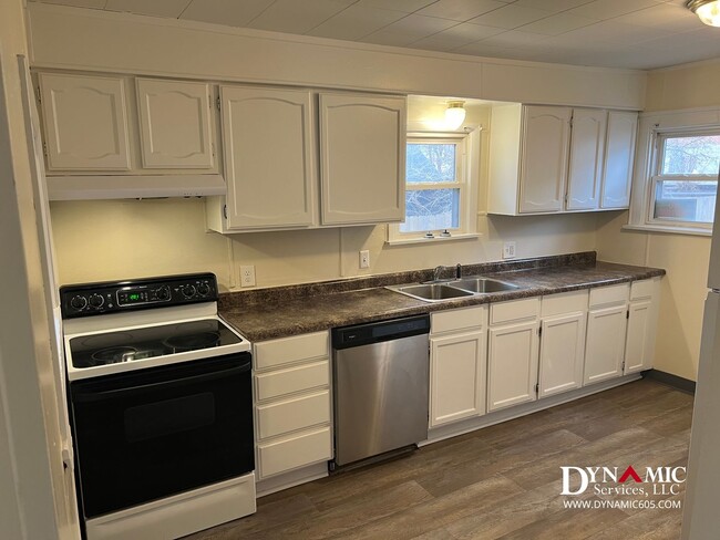 Building Photo - 3 Bedroom, 1 Bathroom House By Augustana &...