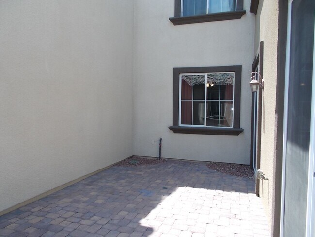 Building Photo - Stylish Summerlin Townhome with Private Co...