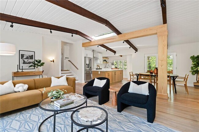 Primary Photo - 1690 Cotswold Dr NE