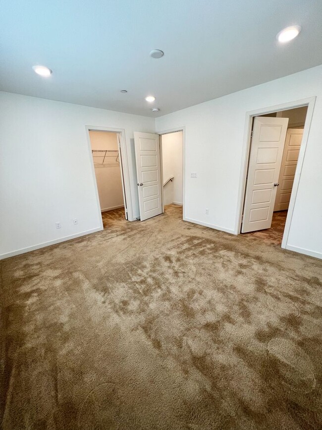 Building Photo - New 3BR Townhouse in San Marcos at Mission...