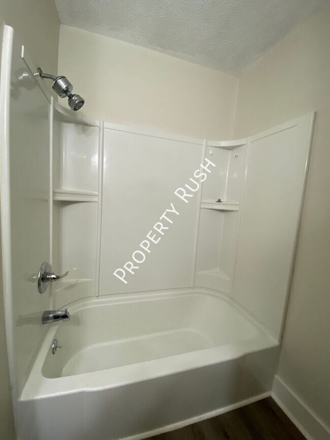 Building Photo - 4727 Tessie Ln