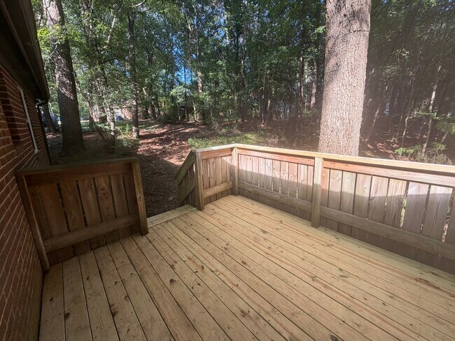Building Photo - 4832 Hollenden Dr