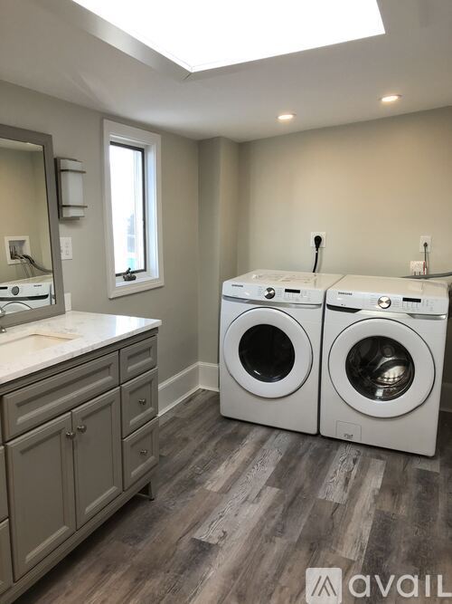 Building Photo - 60 Irving Way