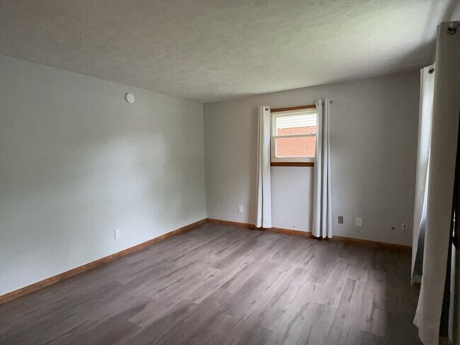 Building Photo - 2208 Beauvoir Ct