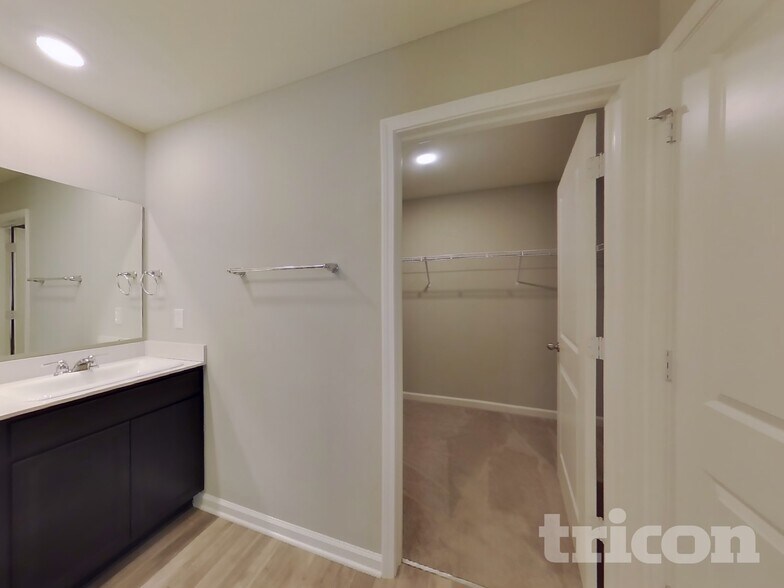 Building Photo - 9137 Hemingway Dr