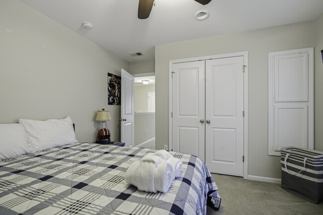 Building Photo - 225 Urbano Ln