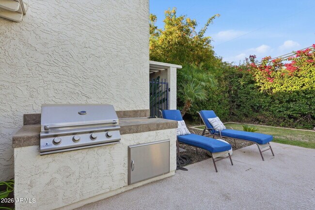Building Photo - 7352 E Valley Vista Dr
