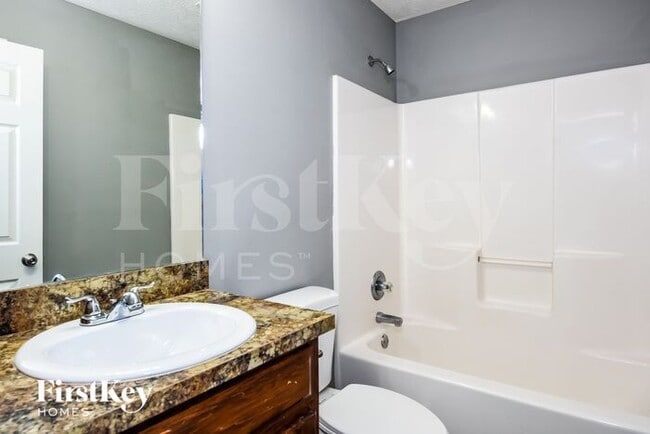 Building Photo - 5488 Latham Manor Dr
