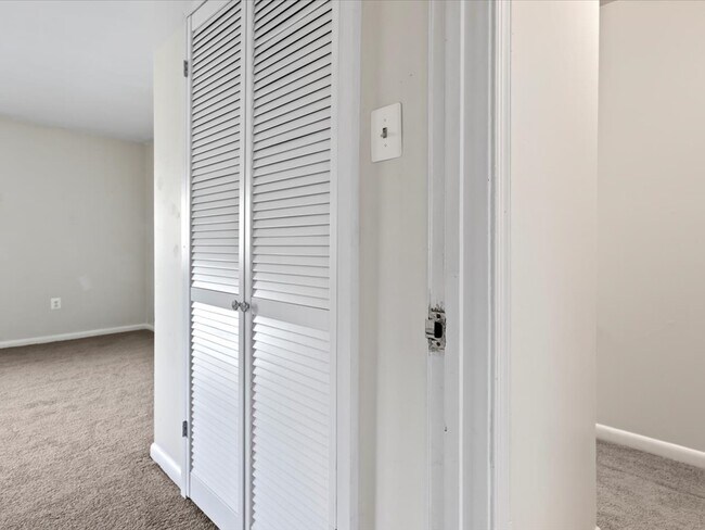 Building Photo - 8633 Madera Ct