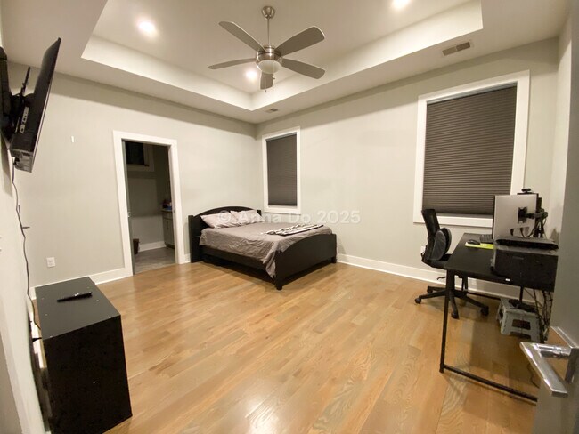 Building Photo - 809 21st Ave N