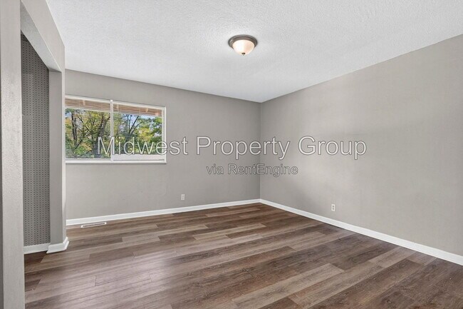 Building Photo - 10002 Kodiak Dr