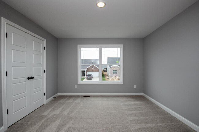 Building Photo - 693 Shaker Dr