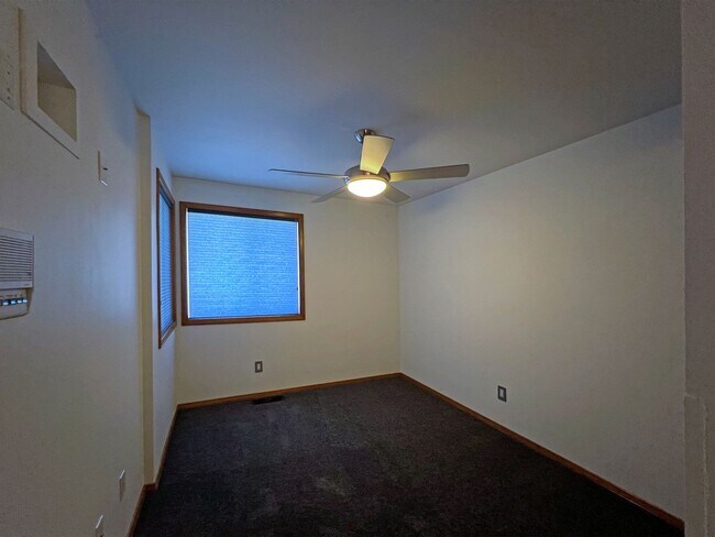 Building Photo - Stunning 4 Bedroom 2.5 Bath with Peek-a-Boo View of Puget Sound