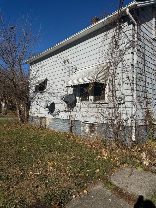 Building Photo - Charming 3-Bedroom Property in Prime Location