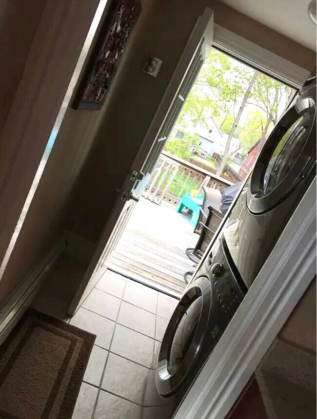 Building Photo - 29 King St