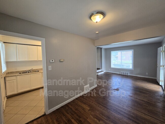 Building Photo - 9151 Mansfield St