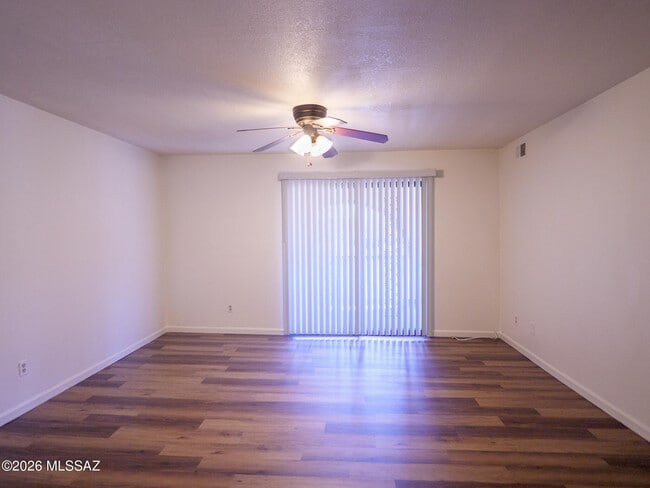 Building Photo - 6331 N Barcelona Ct