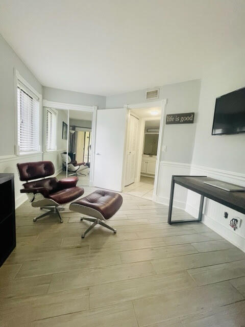 Building Photo - 5571 Courtyard Dr