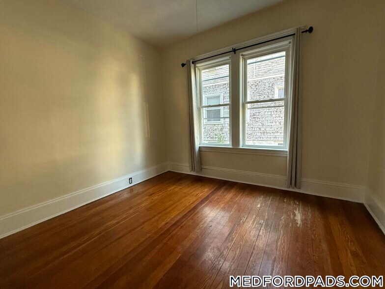 Building Photo - 45 Warner St