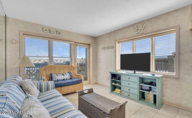 Building Photo - 2108 S Ocean Ave