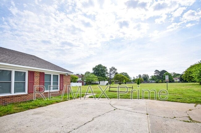 Building Photo - 3900 Raintree Ct