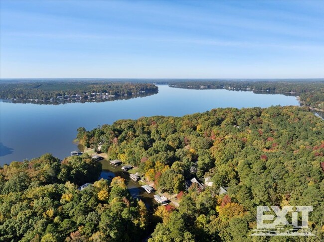 Building Photo - Incredible Lake House in Gaston Heights