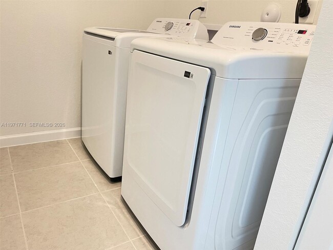 Building Photo - 1427 SE 7th Ter