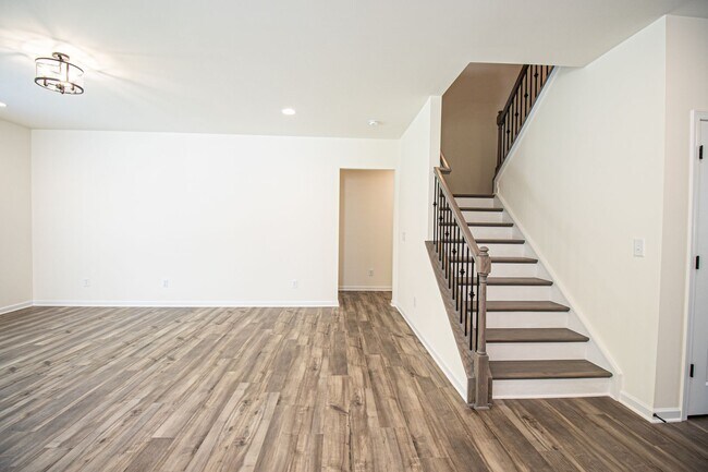 Building Photo - Great Wesley Chapel Location!