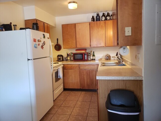 Building Photo - Great 2 bed 1 bath within 1 mile of CSU!