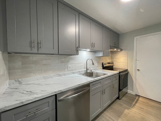 Primary Photo - Renovated 2-Bedroom Condo with Balcony, Po...