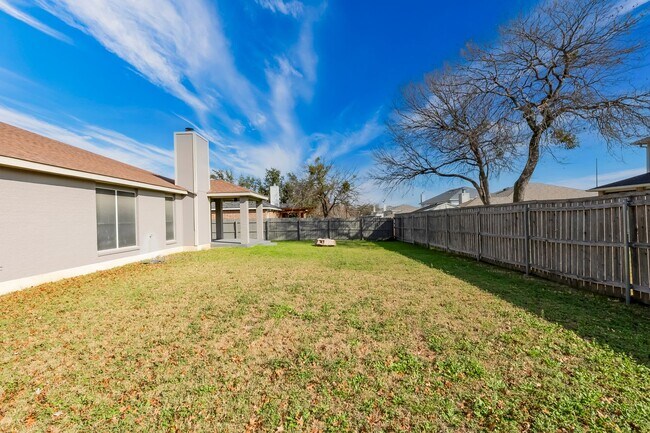 Building Photo - 113 W Deer Horn Pass