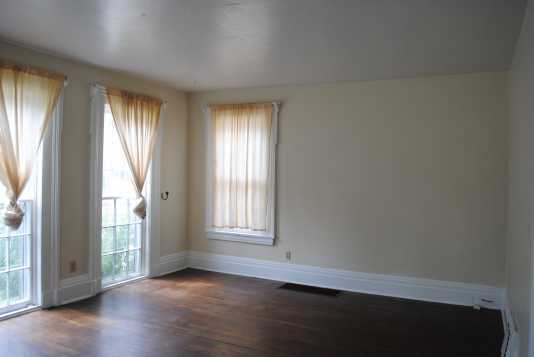 Building Photo - Spacious and Bright 3 Bedroom Townhouse