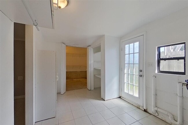 Building Photo - 5140 17th Ave N