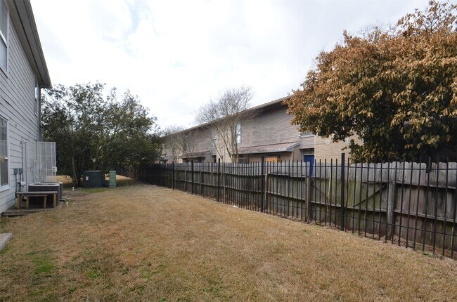 Building Photo - 11045 Landswalk Dr