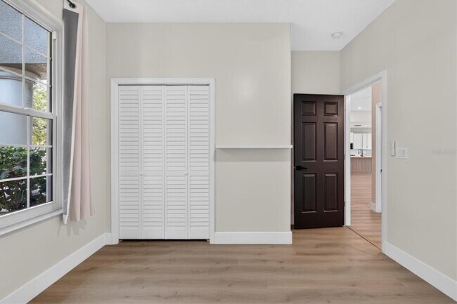 Building Photo - 10725 Banfield Dr