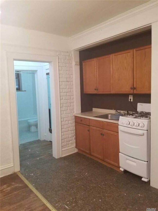 Building Photo - 203 Willis Ave