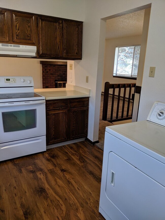 Building Photo - 11-13 Newby Pl