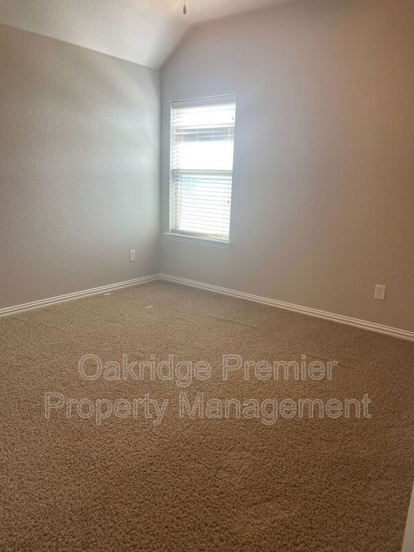 Building Photo - 811 Blue Quail Dr